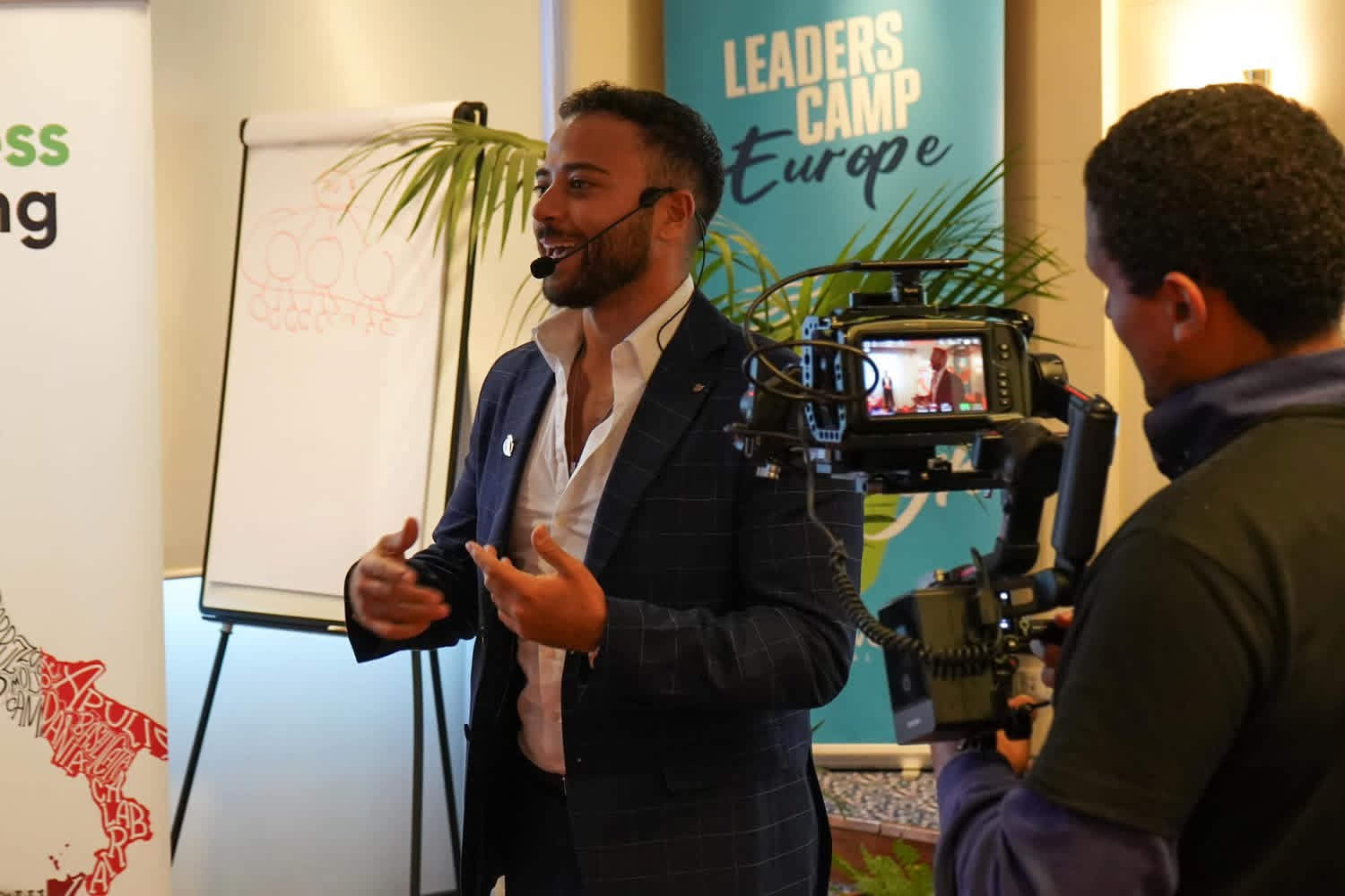 Gianluca sul palco a Leaders Camp Europe