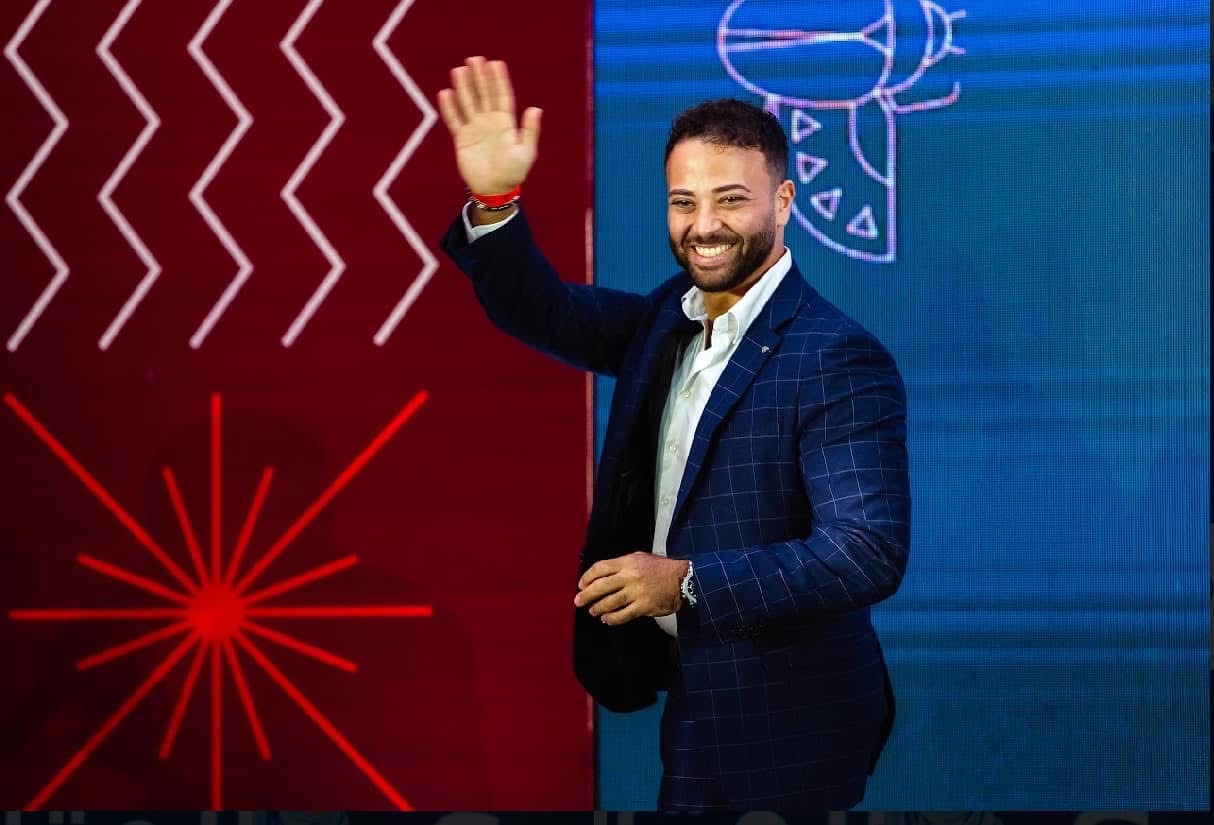 Gianluca sul palco, saluto al pubblico